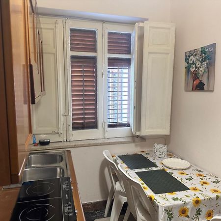 Apartament Dimora Di Maury A Due Passi Dai Trasporti E Da Ballaro 팔레르모 외부 사진