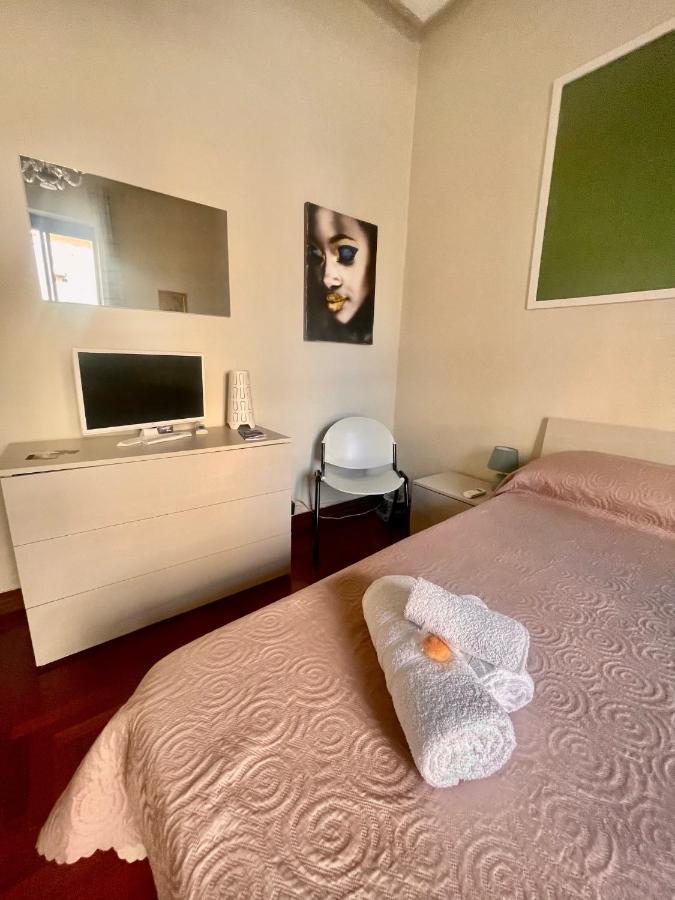 Apartament Dimora Di Maury A Due Passi Dai Trasporti E Da Ballaro 팔레르모 외부 사진