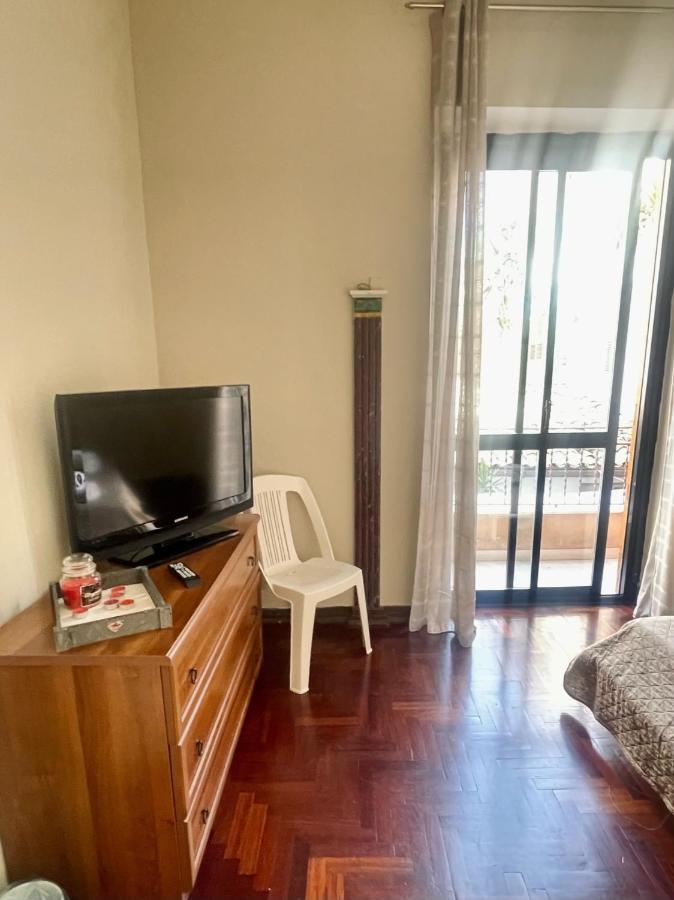 Apartament Dimora Di Maury A Due Passi Dai Trasporti E Da Ballaro 팔레르모 외부 사진