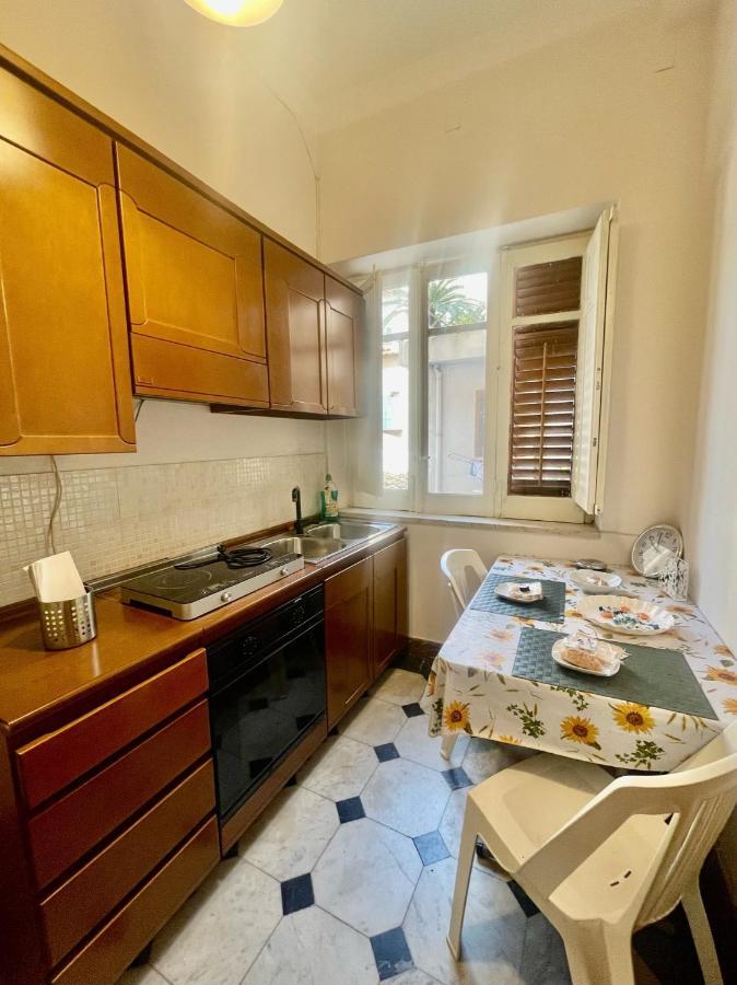 Apartament Dimora Di Maury A Due Passi Dai Trasporti E Da Ballaro 팔레르모 외부 사진