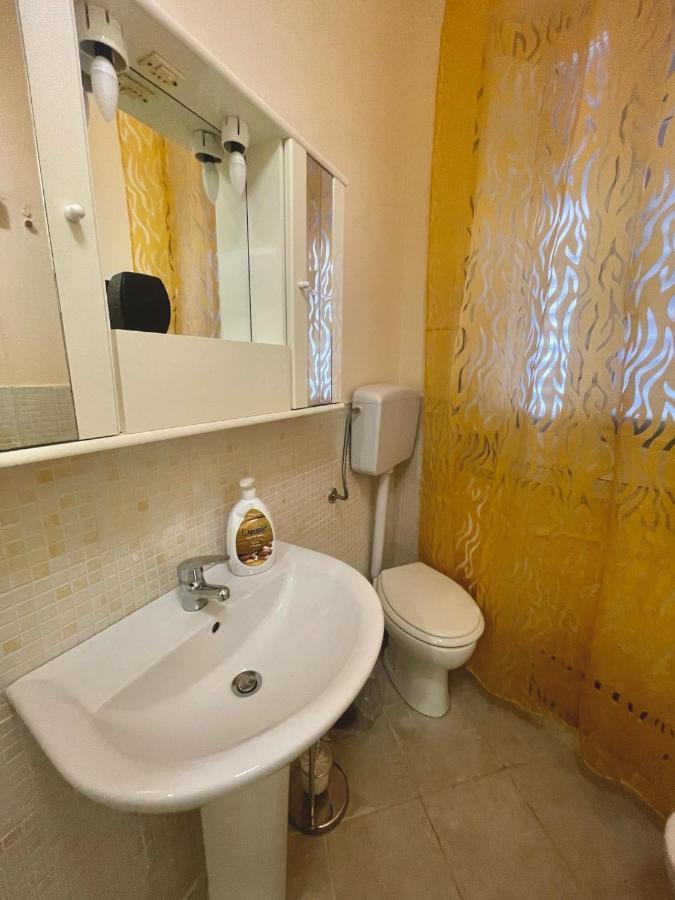 Apartament Dimora Di Maury A Due Passi Dai Trasporti E Da Ballaro 팔레르모 외부 사진
