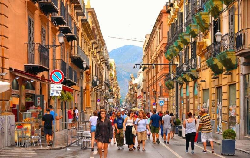Apartament Dimora Di Maury A Due Passi Dai Trasporti E Da Ballaro 팔레르모 외부 사진